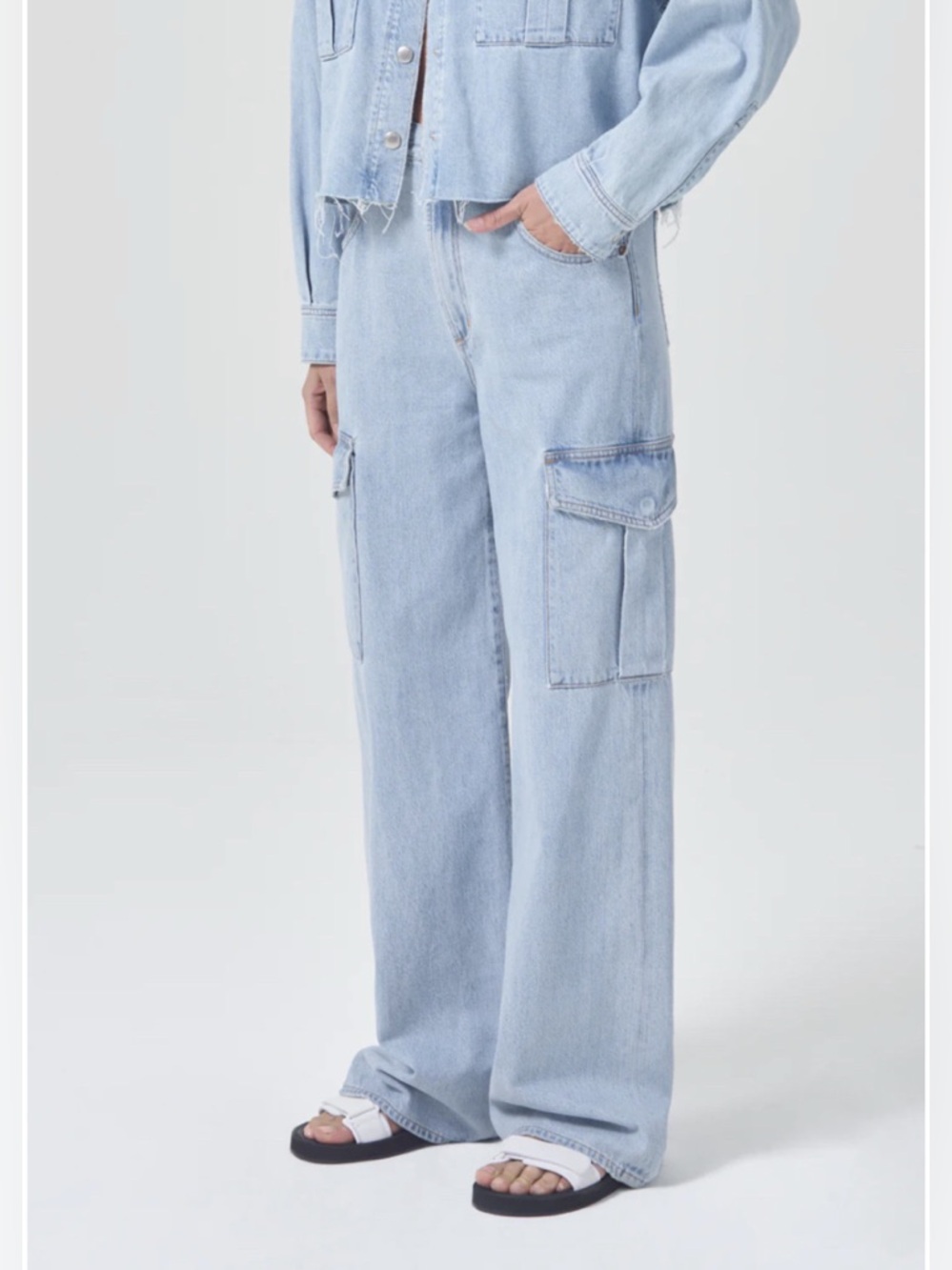 Light Wash Women’s Cargo Jeans - Casual Wide Leg